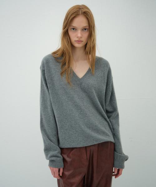 RACCOON V-NECK KNIT_GREY