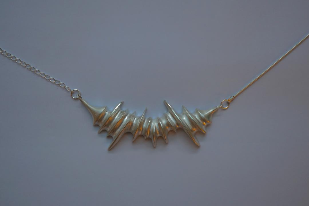 disorder several pointed necklace