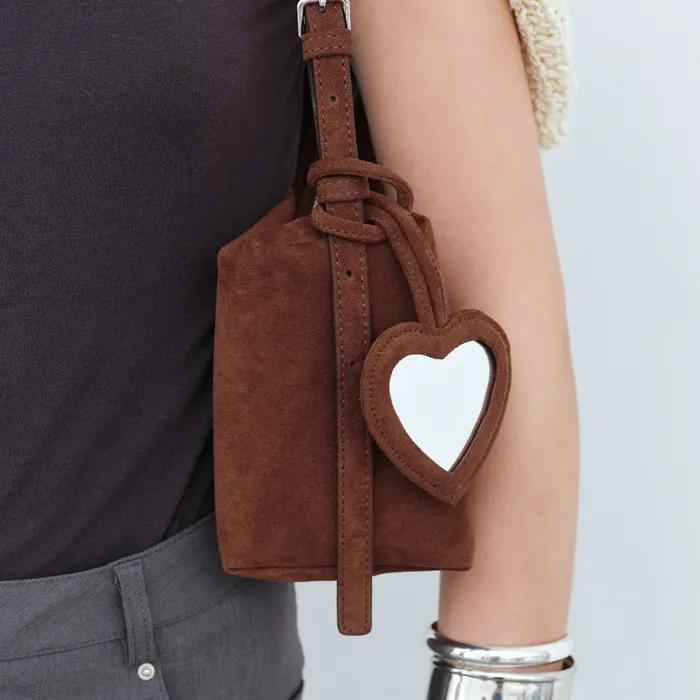 하트 스웨이드 미러 참 Heart Suede Mirror Charm_Chocolate