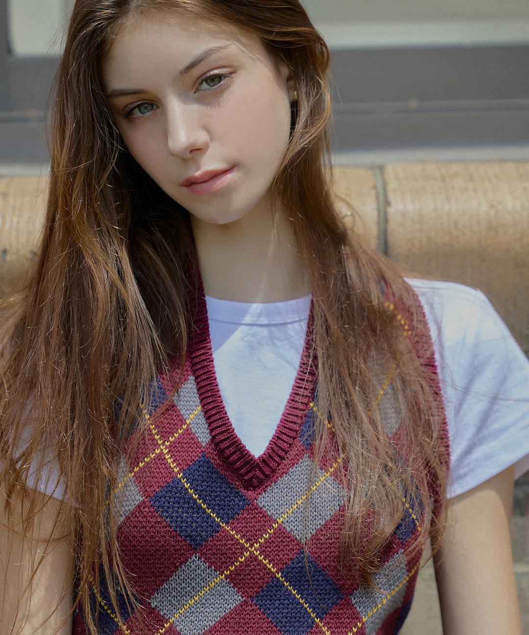 [8/19 Comingsoon] Halter-neck Argyle Wool Vest ( Burgundy )