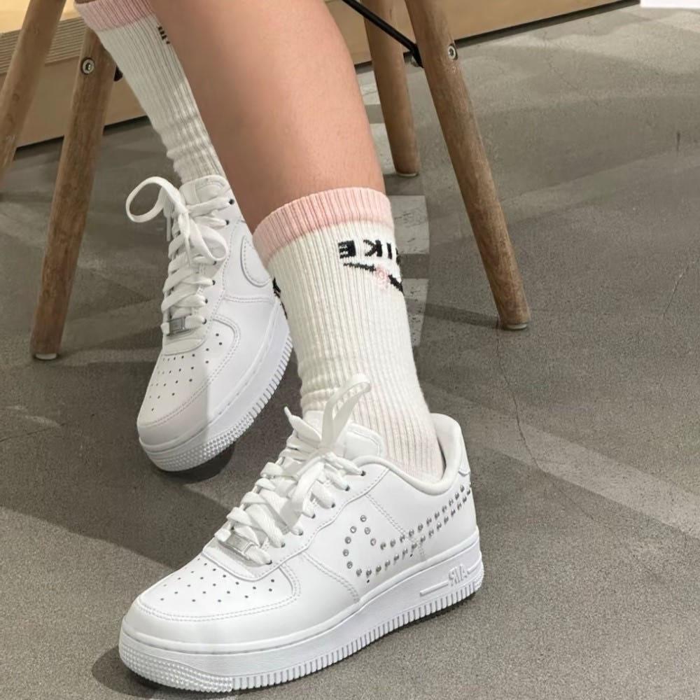 나이키 에어 포스 1 07 크롬 실버 크리스탈 우먼스