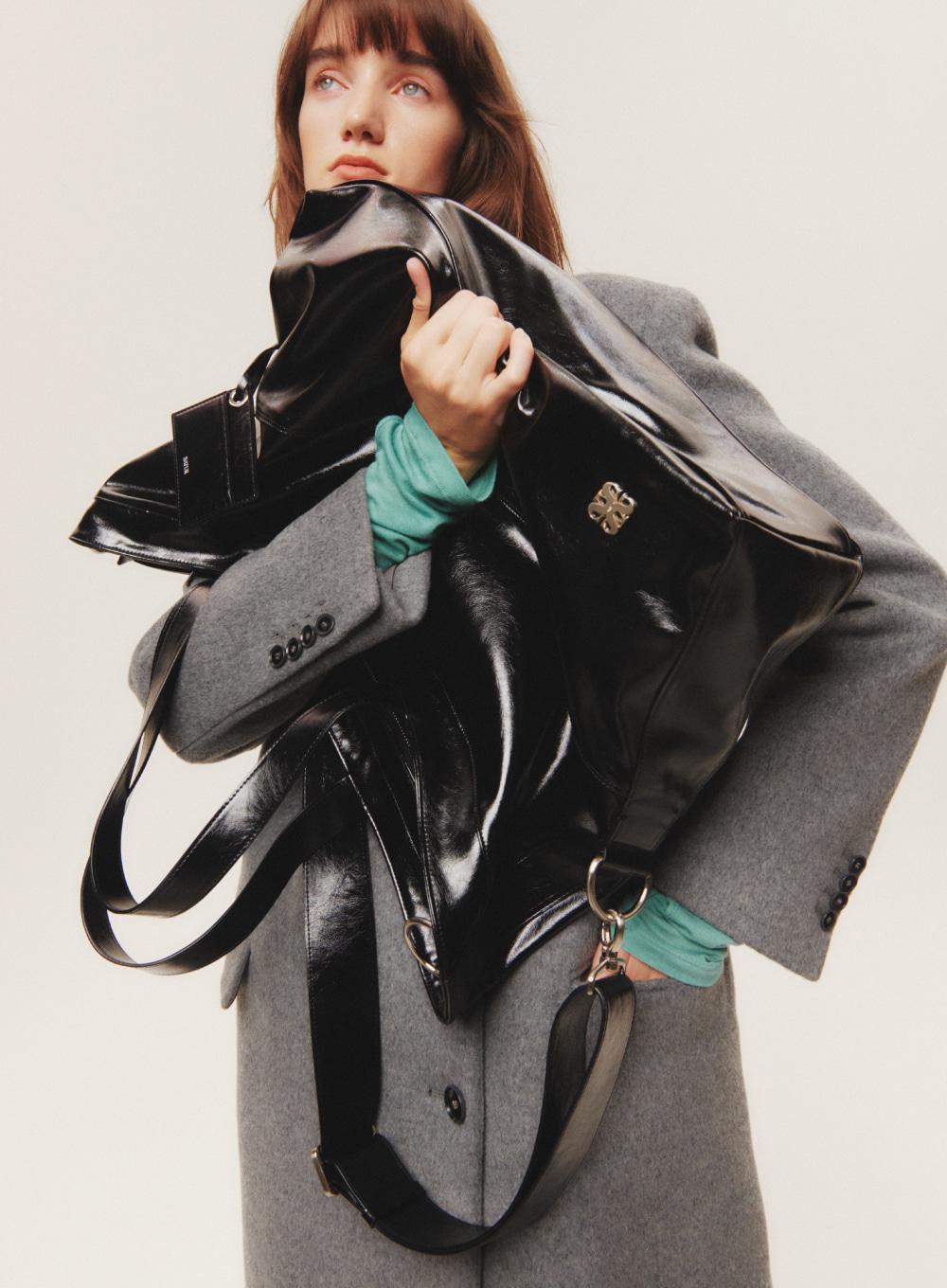 [10월 13일 예약배송]Nuoro Three Way Bag - Glossy Black