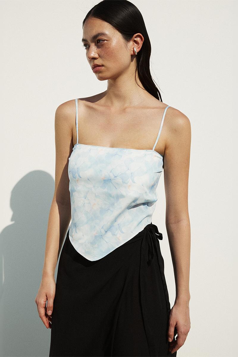 [7/5 순차배송] LOGO PRINTED HANDKERCHIEF CAMI TOP