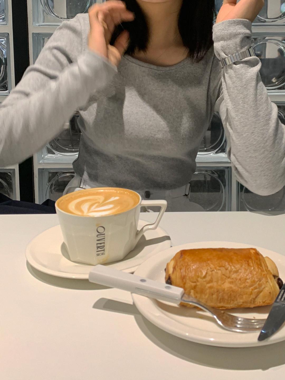 슬림핏 유넥 tee