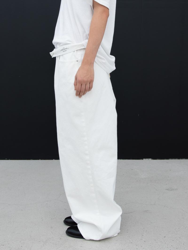 Back-buckle wide denim pants (white)