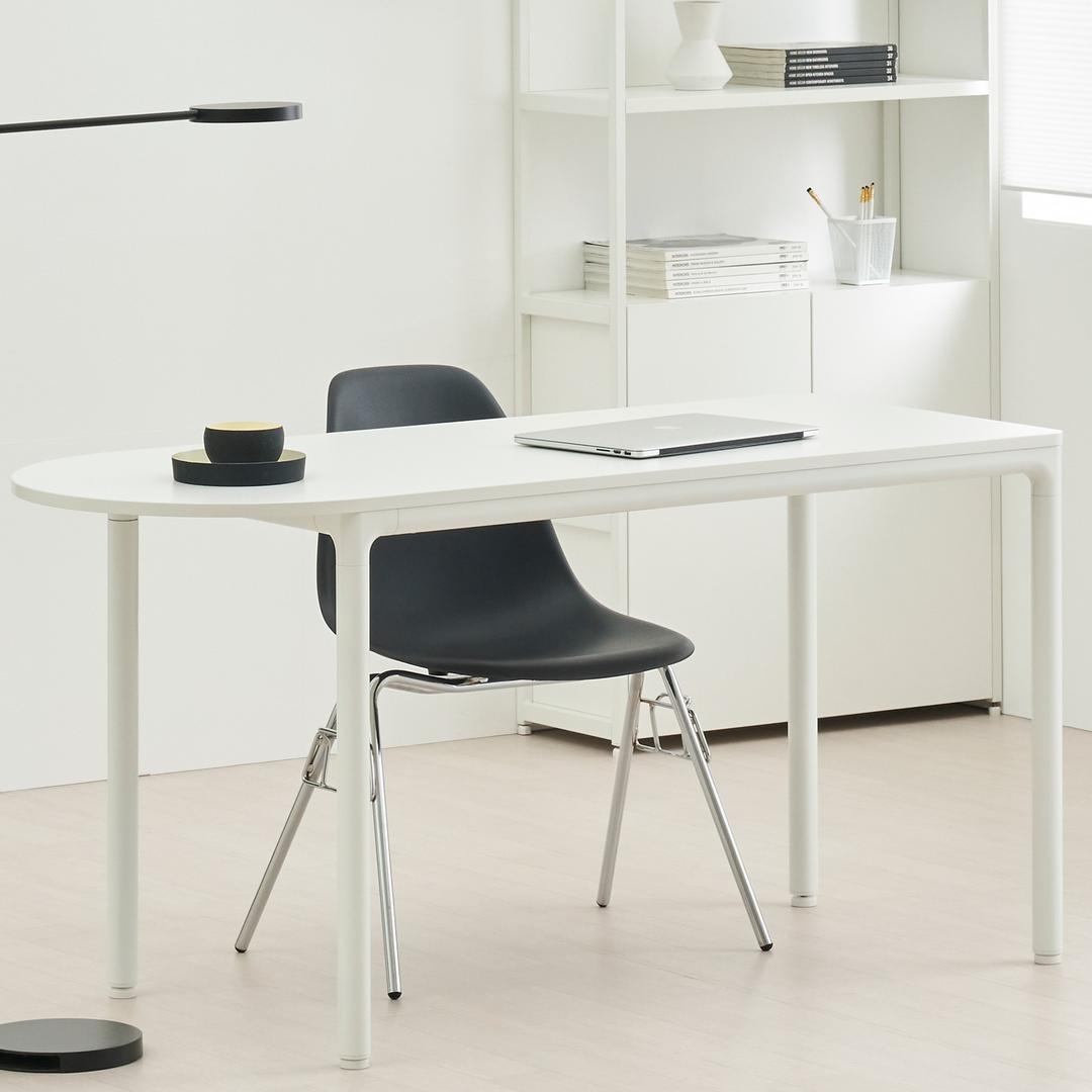 콰트로 에어 반타원 데스크 1470x800