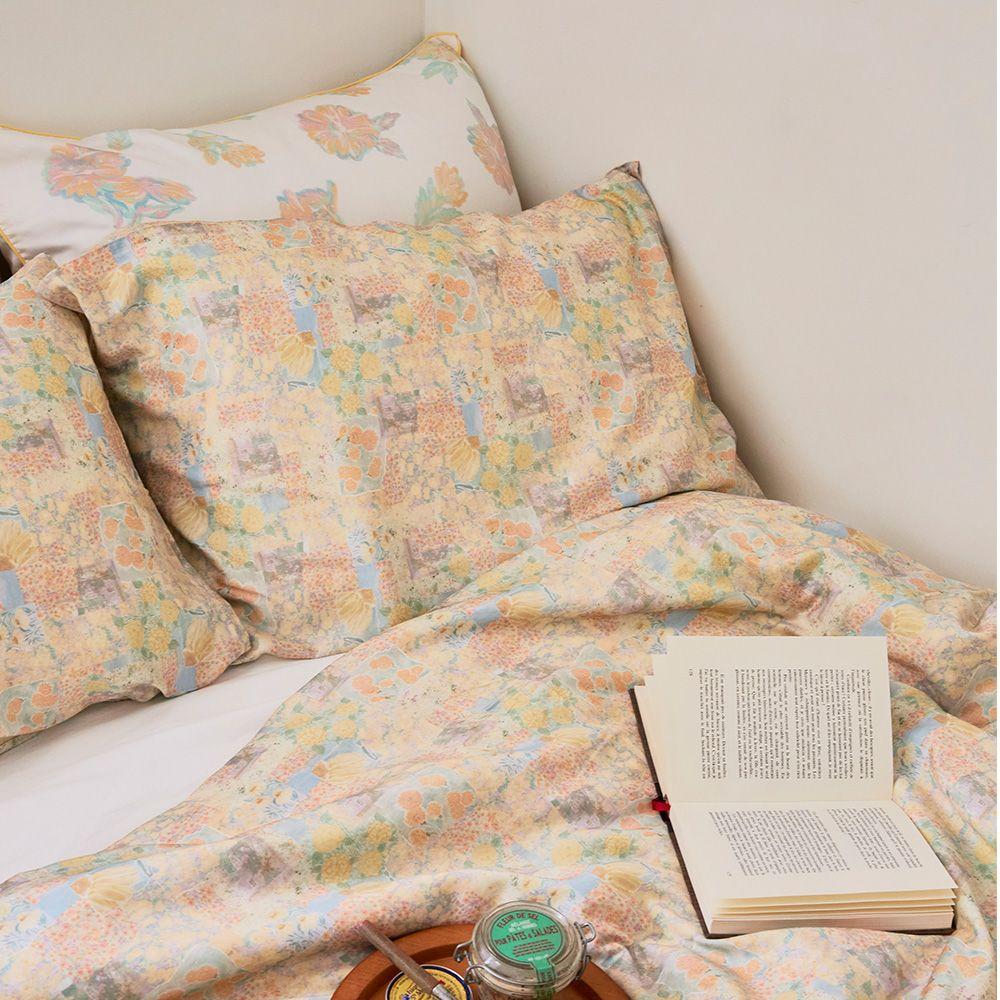 Wit Amy pillow cover