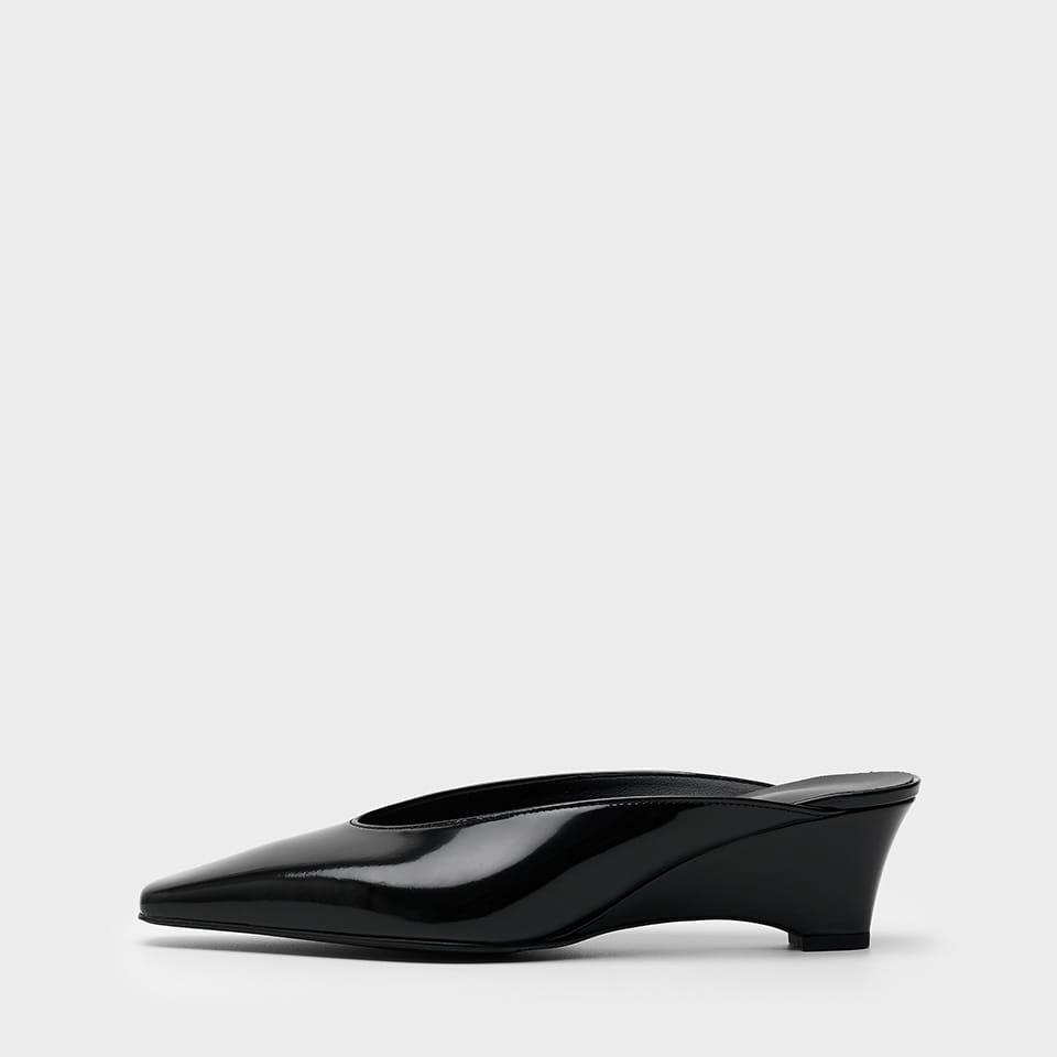 Lir 152 (Glossy Black)