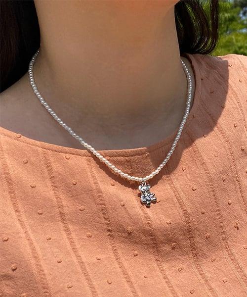 DS47 Bear pearl necklace