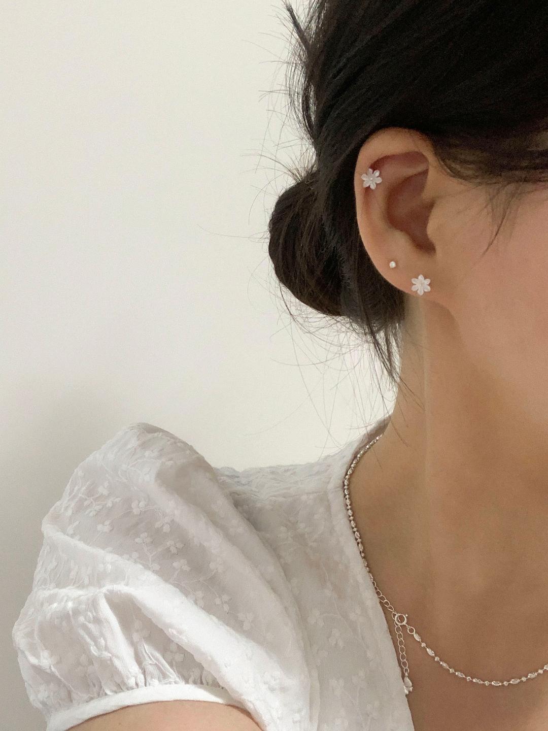 [925 silver] 나리 자개 꽃 귀걸이