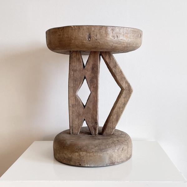 ANTIQUE AFRICAN STOOL 08
