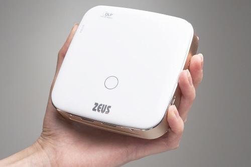 [비밀특가] 저소음 휴대용 미니 빔프로젝터 가정용 캠핑용 ZEUS A900