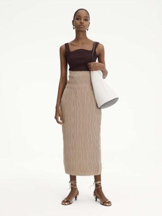CURVED NECK SLEEVELESS TOP (BROWN)