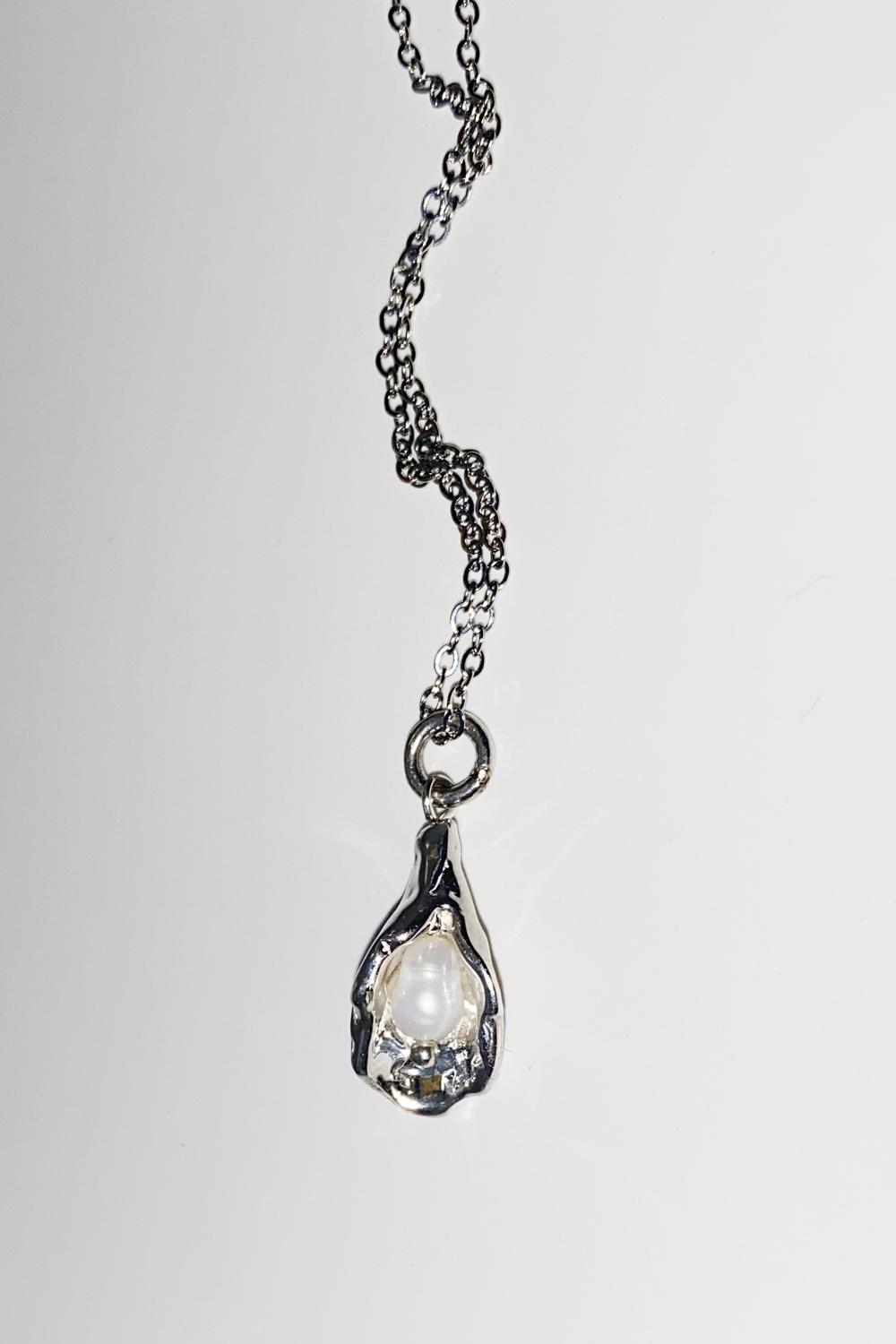 [Label Line]﻿ Mini Lily Necklace