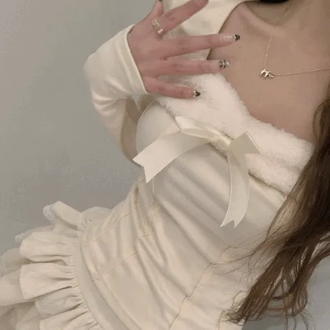 [크리스마스룩/리본탈부착] 퍼 리본 긴팔 티셔츠