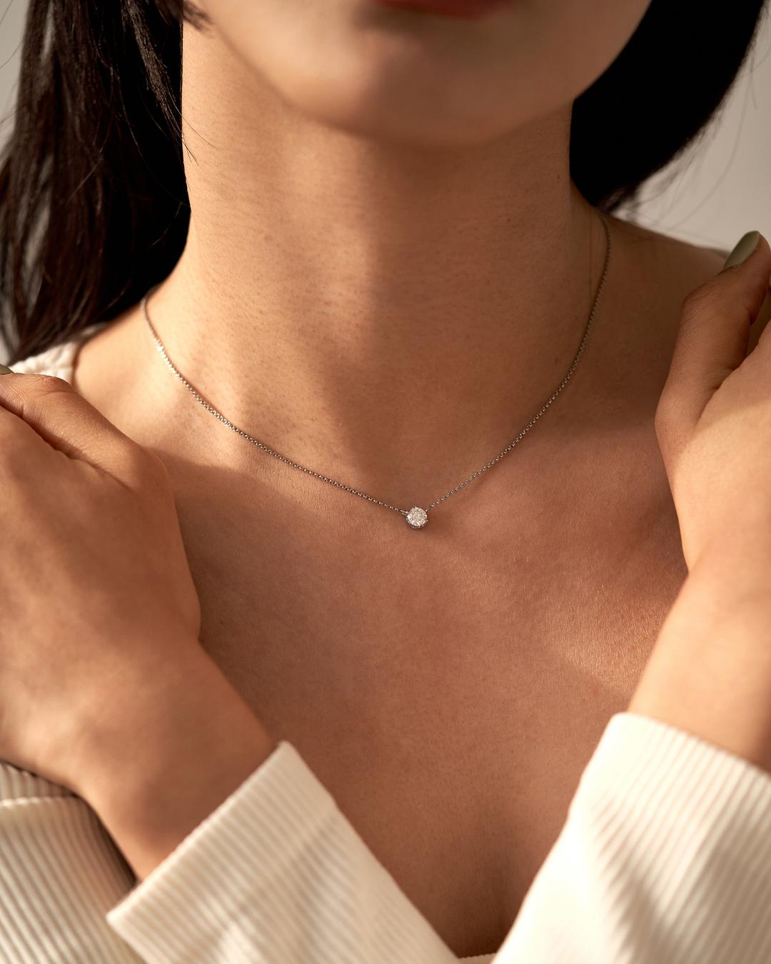 6P MOISSANITE NECKLACE WHITE