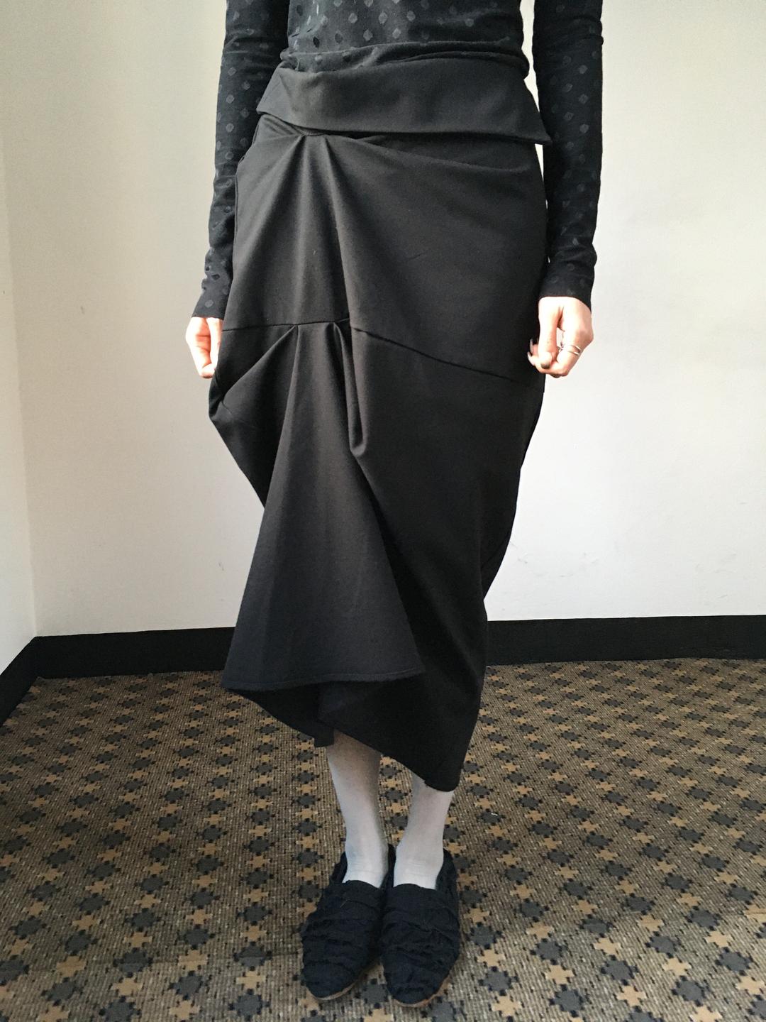 FOLD PINTUCK SKIRT [BLACK] (10%)