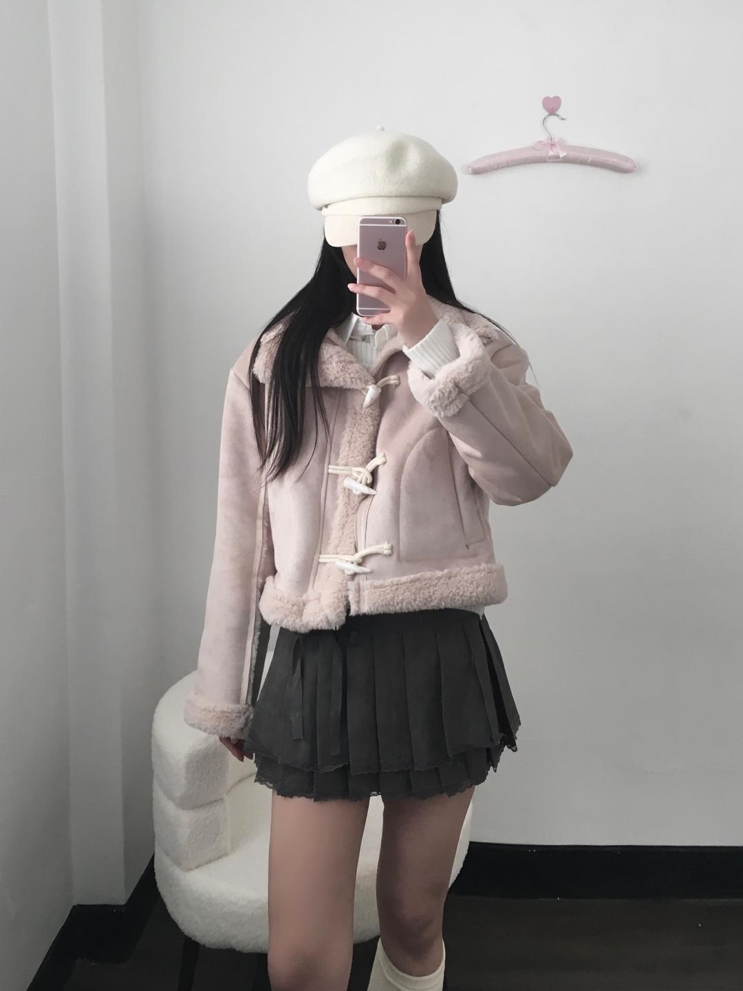 dear mustang (Pink. Black. Ivory)