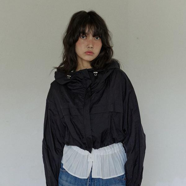 Crease wind breaker / Black