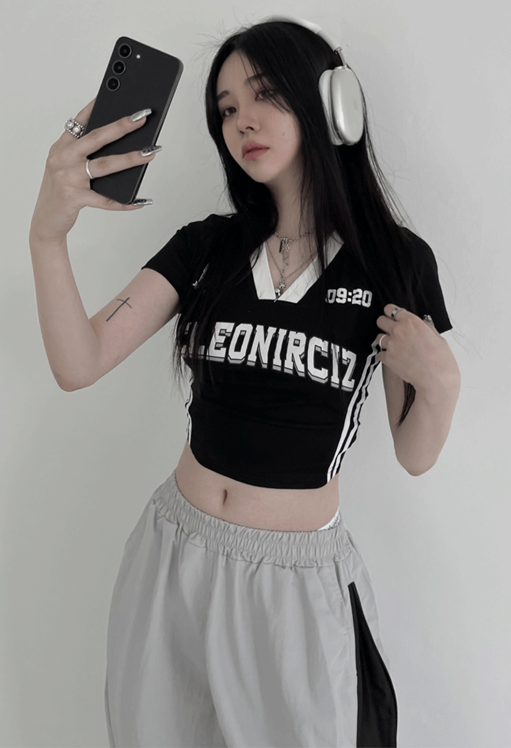 어반유니크 y2k track print T