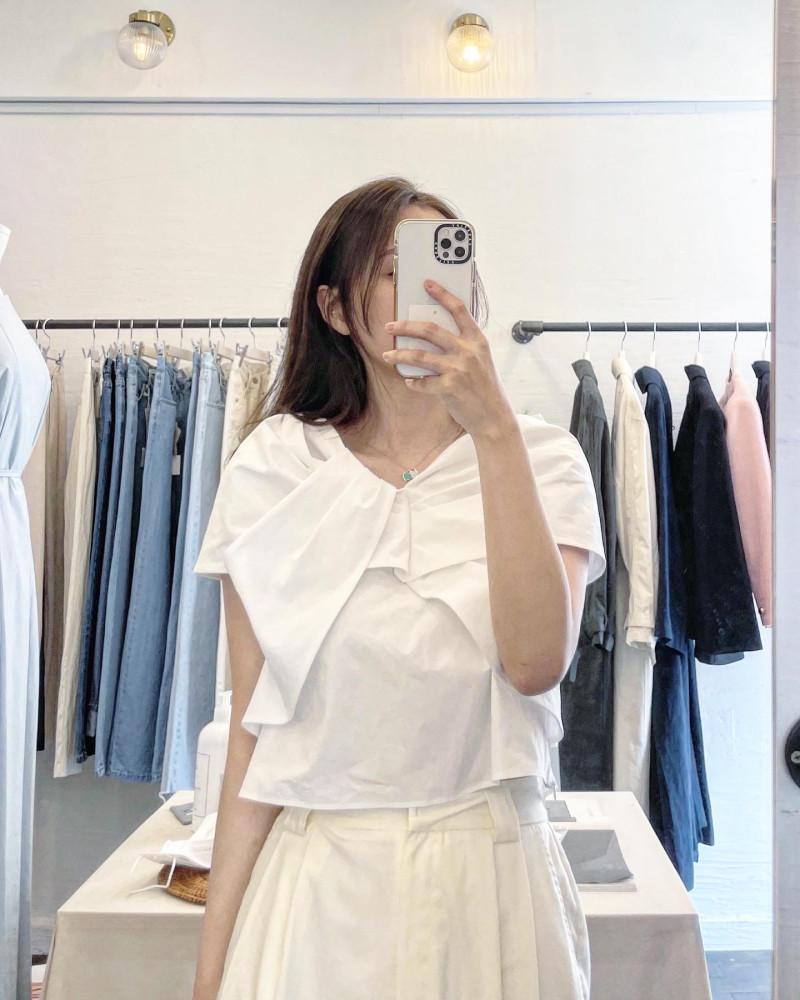 리본 셔링 흰색 검정 크롭 숏 한여름 블라우스 여름휴가룩 (2 color)