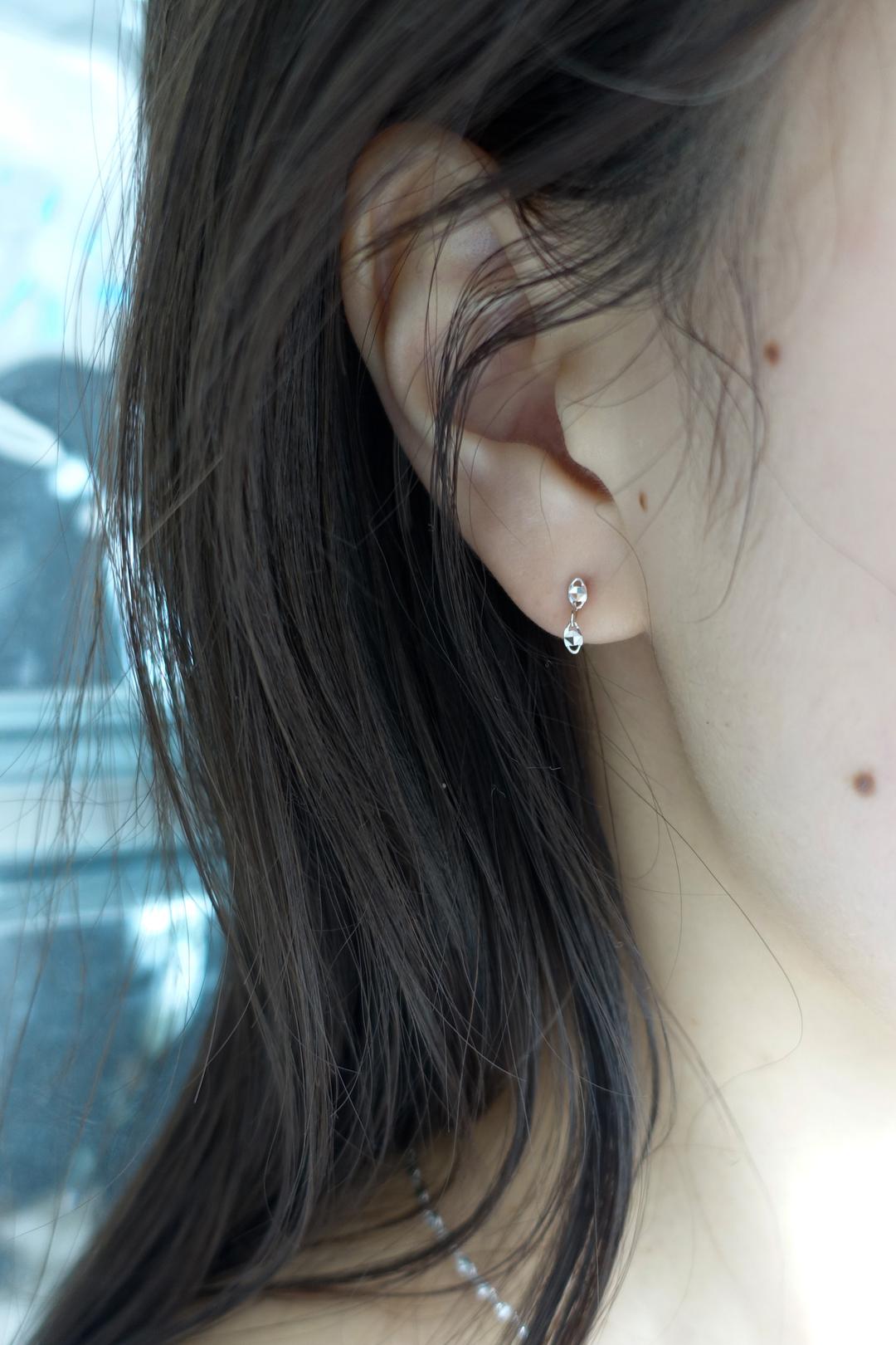 (92.5) tiny chain earring