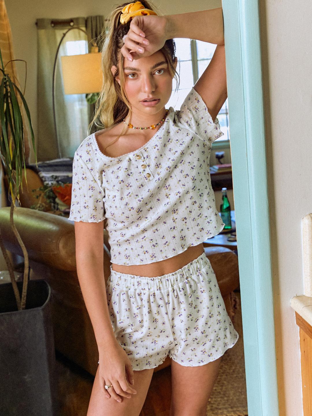 플로럴 버튼업 티셔츠 & 하이웨이스트 반바지 파자마 세트