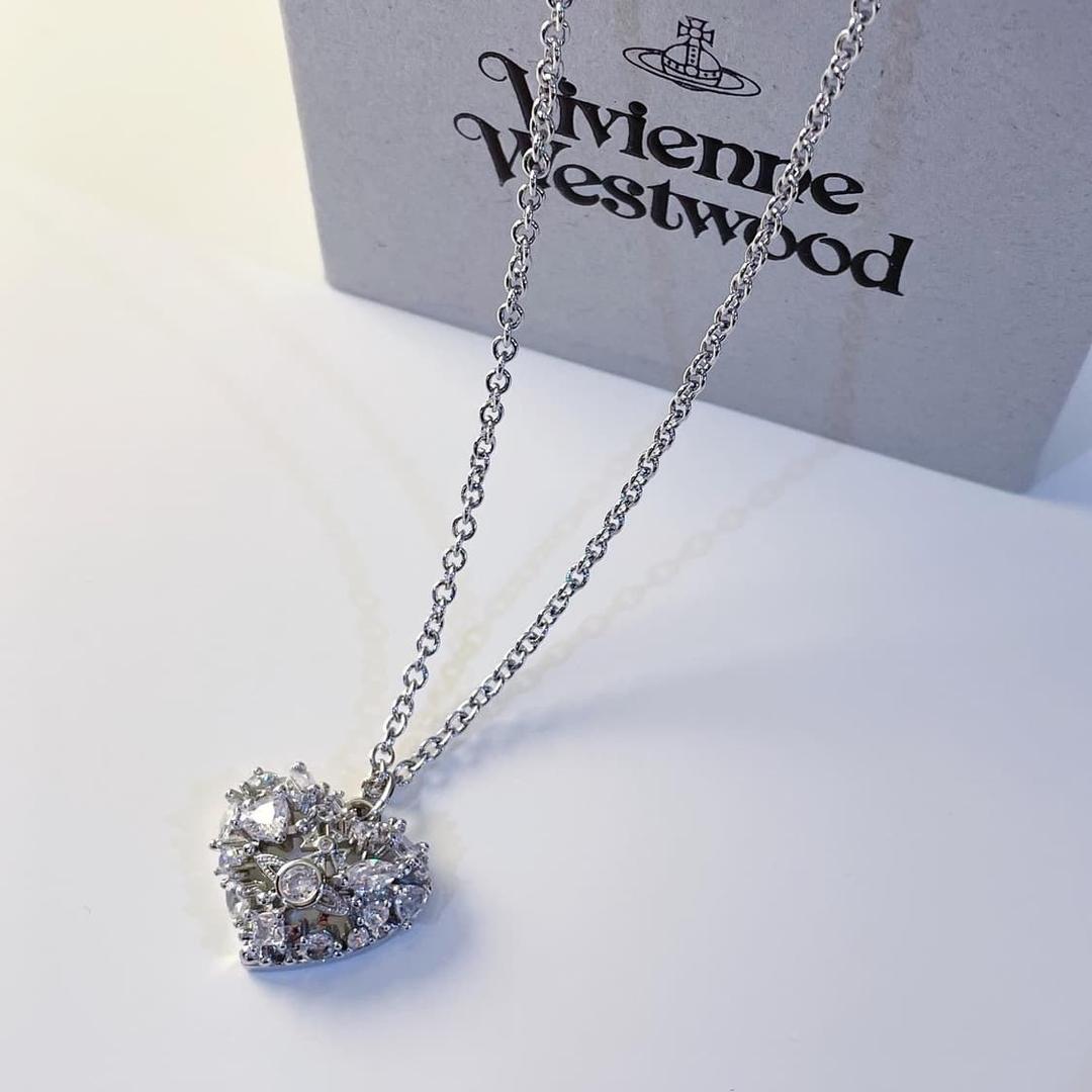 비비안 웨스트우드 하트 큐빅 오알비 목걸이