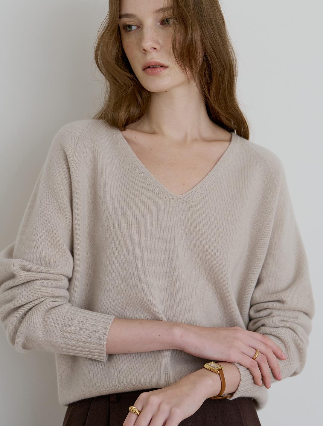 [11.14 예약발송] 루네 홀가먼트 브이넥 니트 - 베이지