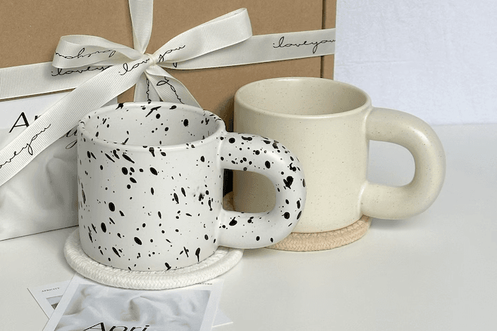 뭉툭 미드센츄리 잉크 점박이 머그컵 2인 선물세트 (니트 컵받침 & 엽서 포함) 집들이선물