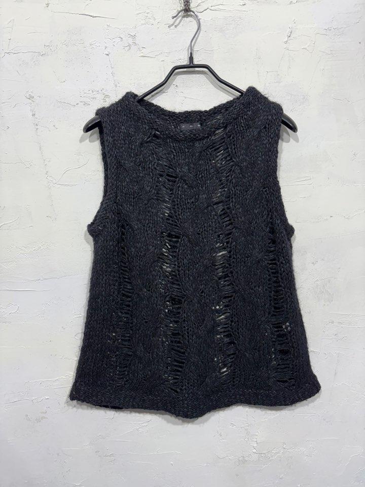 a.m.u Punching Knit Vest -5