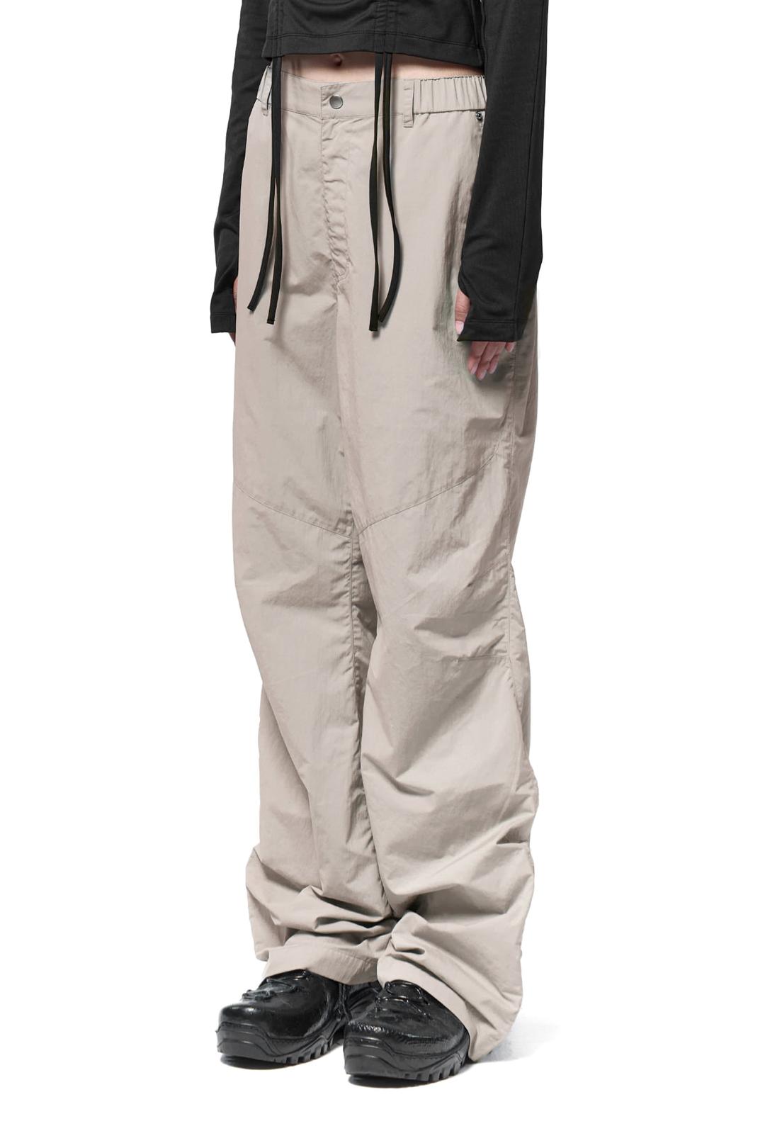 KNEE TUCK REGULAR PANTS (BEIGE)