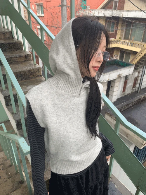 리빗 버튼 하이넥 후드 니트 조끼-3color