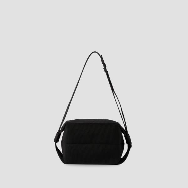 럭키 플리츠 니트 오프 시티 크로스 볼드 리치 블랙