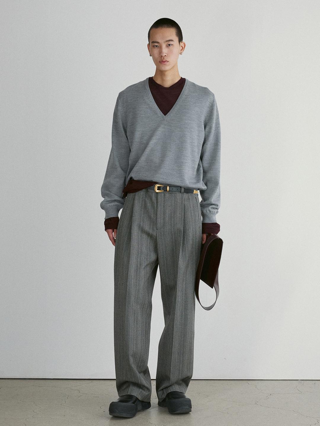 CLASSIC V-NECK KNIT SWEATER (MELANGE GREY)