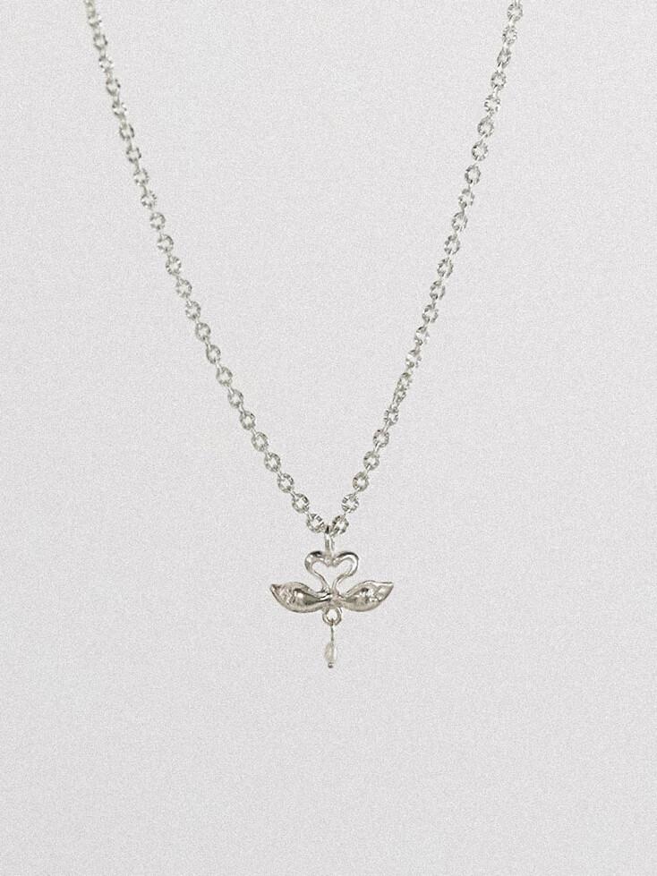 Kissing Swan Chain Necklace