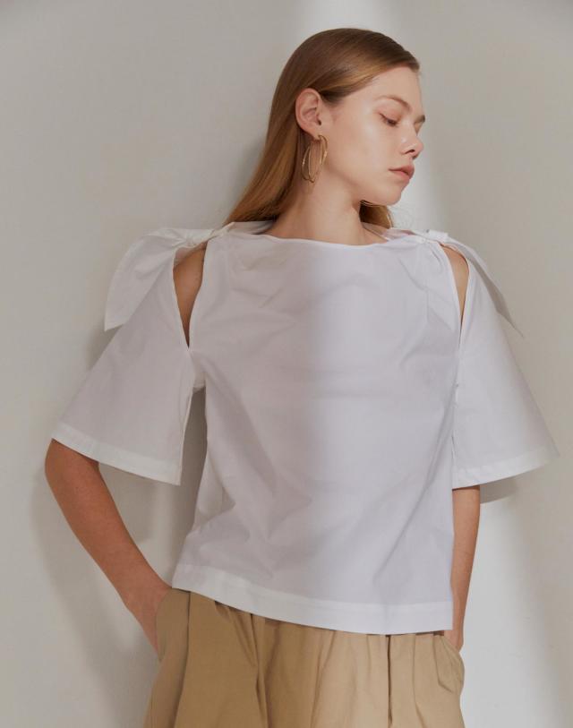 [ERIKA CAVALLINI] 화이트 단색 면혼방 5부소매블라우스