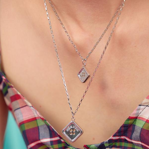BUTTON NECKLACE
