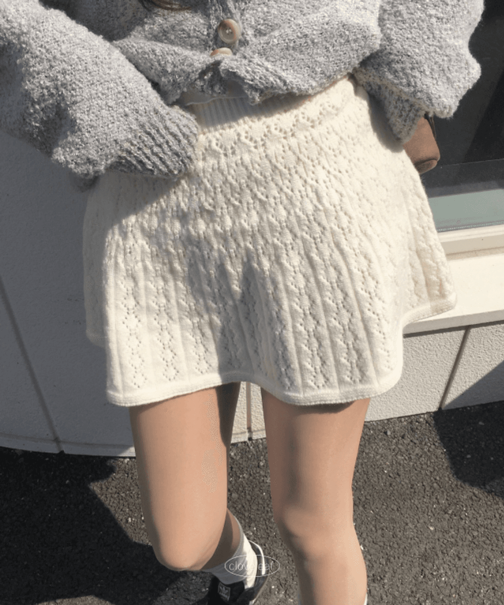 클로버리프 [인기/md추천] 플레어 펀칭 니트 미니스커트