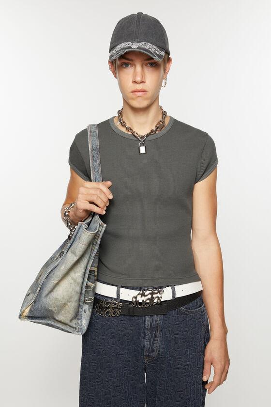 T-shirt - Fitted unisex fit