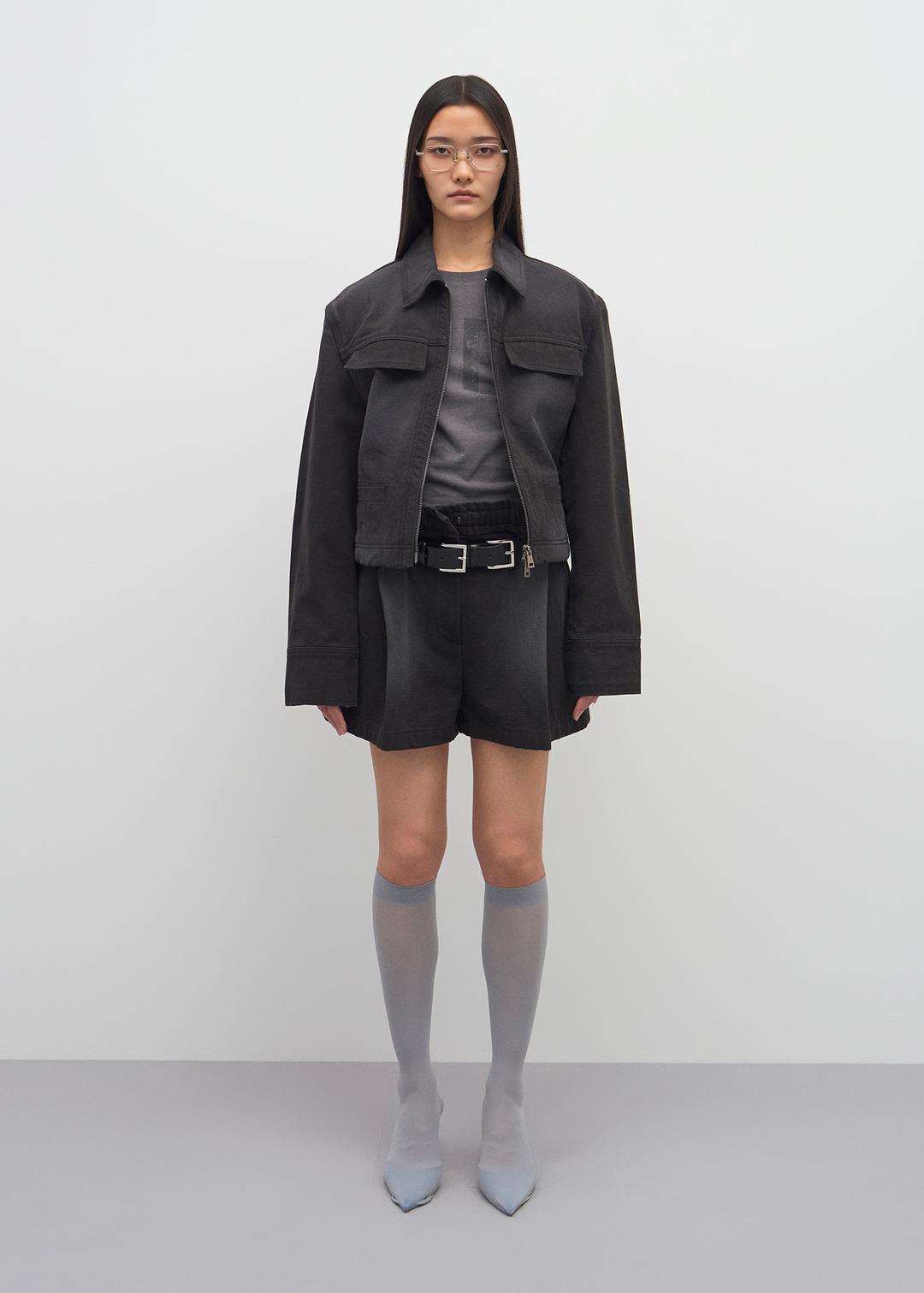 PLEATS DETAIL SHORTS (BLACK)