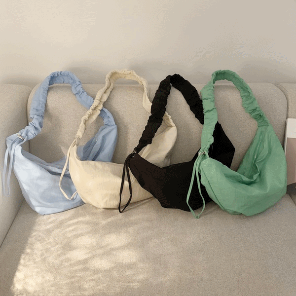 컬러 무지 반달 셔링 크로스백