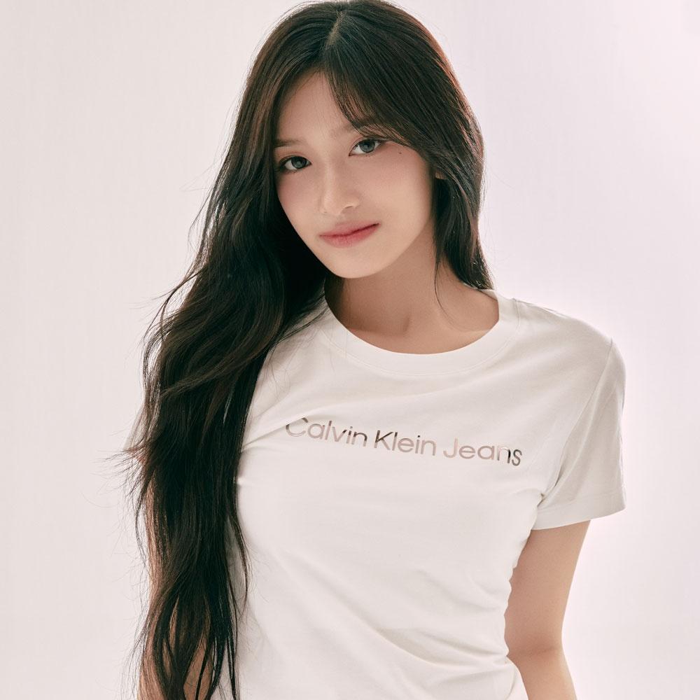 [이서 착용]2color 여 슬림핏 인스티튜셔널 로고 반팔 티셔츠 (화이트,블랙) J223860