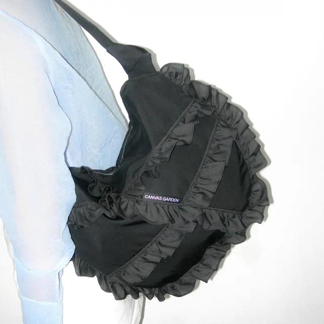 (폐섬유리사이클)두매듭 프릴 숄더크로스백 M - 블랙