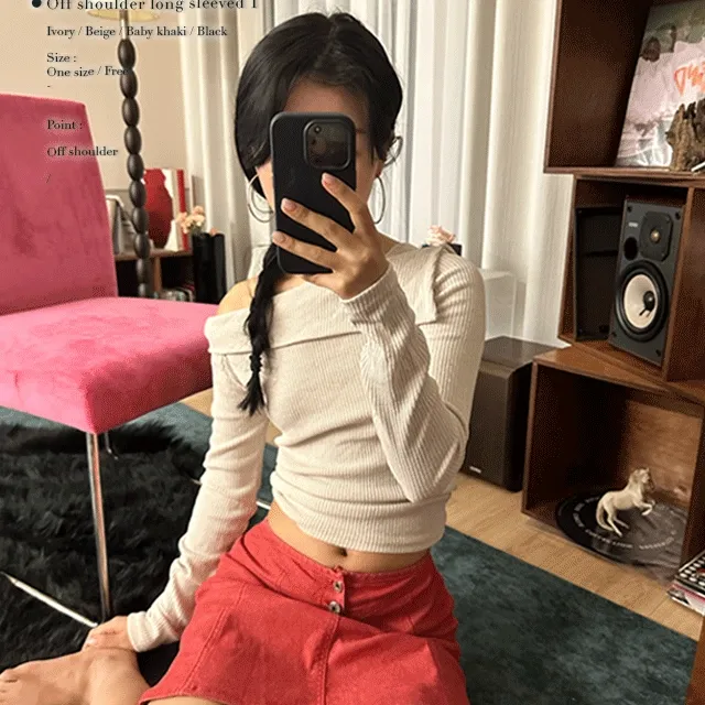 Off shoulder long sleeved T