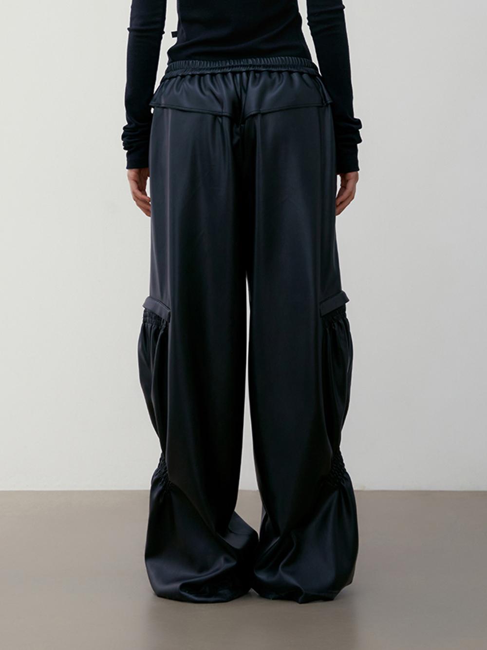SHIRRING VOLUME LEATHER PANTS_BLACK