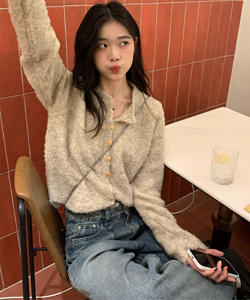 베리즈 골드 부클 니트 가디건