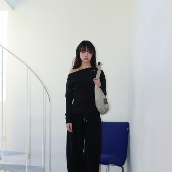 [2차] ONE-SHOULDER ELASTIC T (BLACK)
