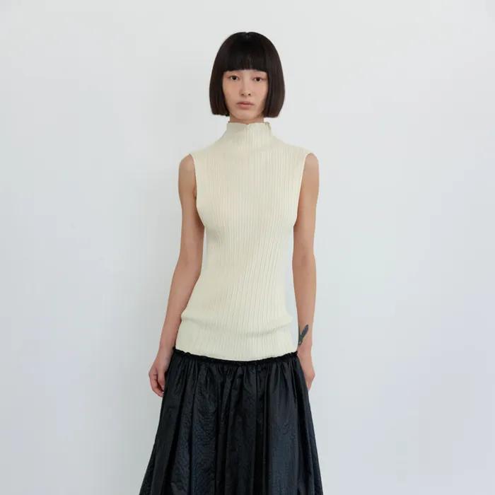 SLIM PLEATS SLEEVELESS / CREAM