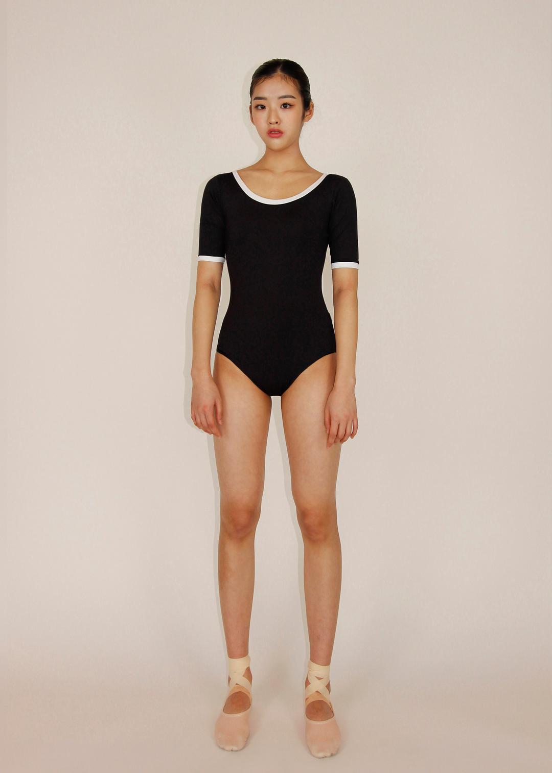 1 leotard (black)